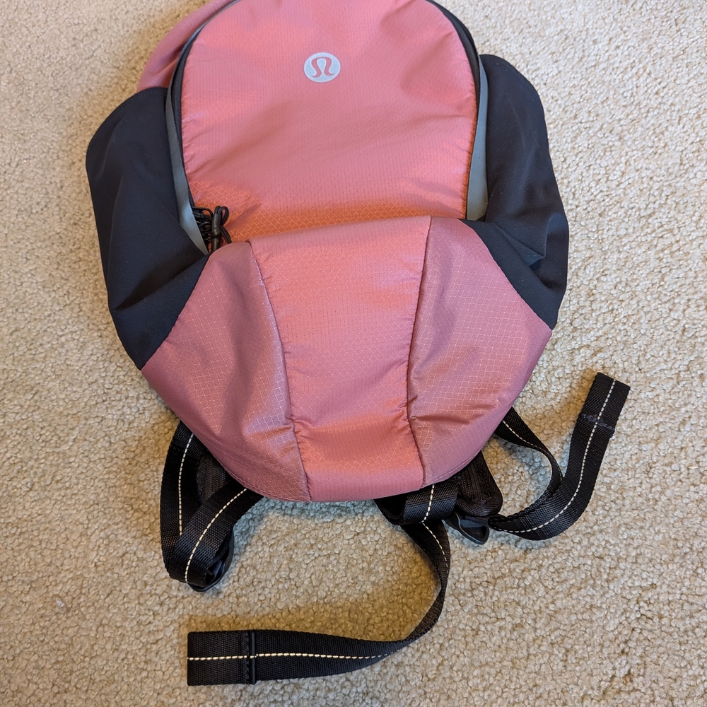 Lululemon Fast and Free Backpack 13L in Cherry